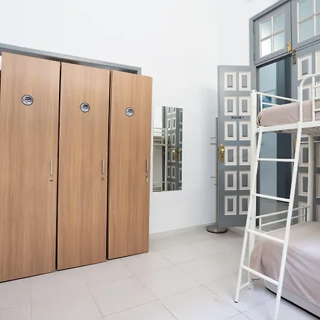 Wanderlust بيت شباب